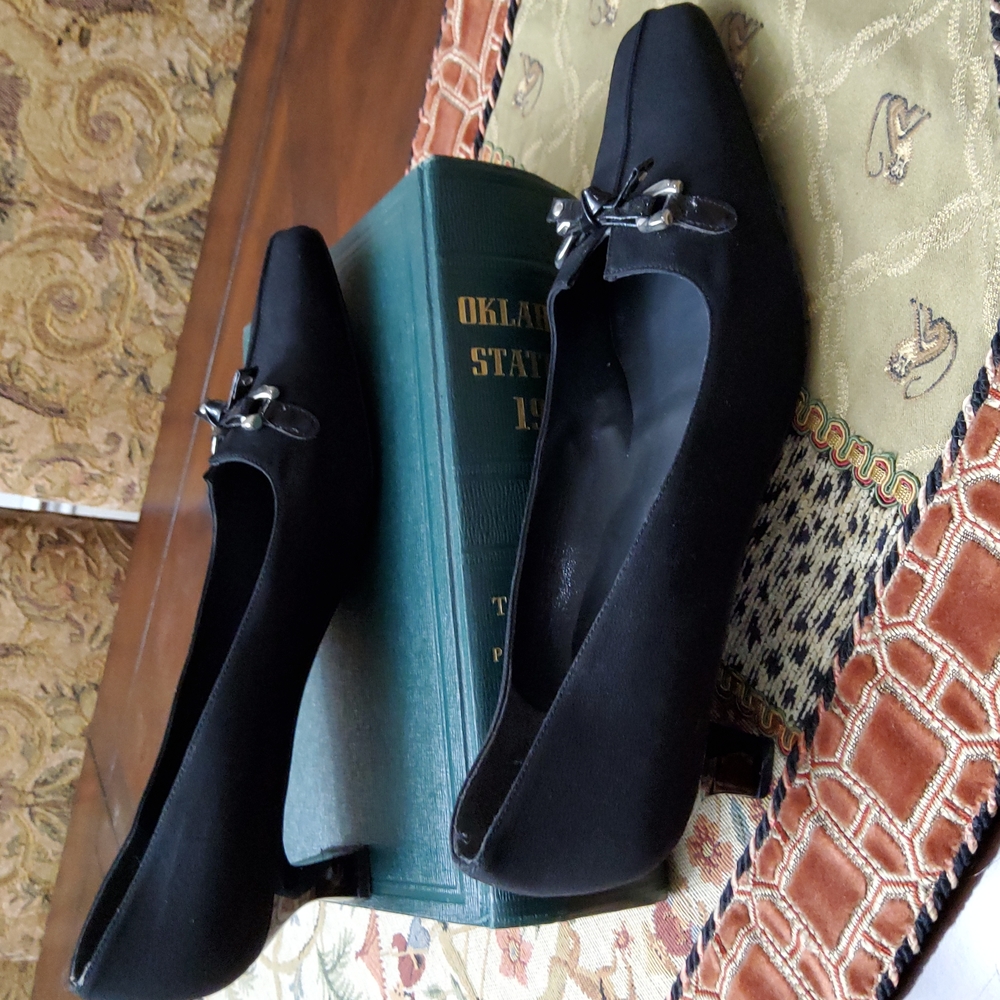 Stuart Weitzman - Picture 3 of 4